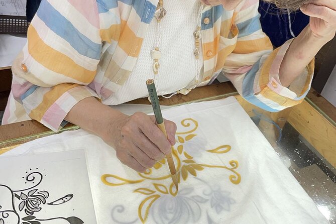 Roketsu dyeing experience: M course Roketsu Dyeing Experience - Wax resist painting: where your control comes from