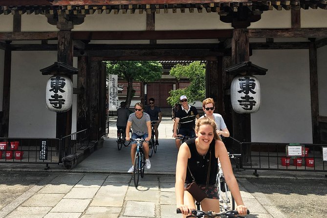 South Kyoto in a Nutshell: Gentle Backstreet Bike Tour! - Gion at human speed: riding through the geisha district