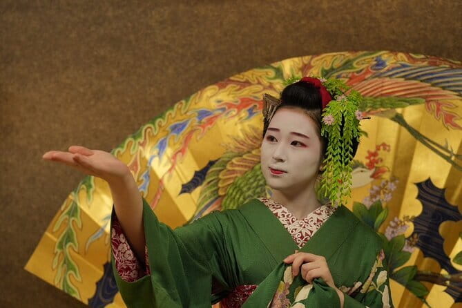 The Art of Geisha: Exclusive Show & Gion Walking Tour - Why a tiny Gion show feels worth it